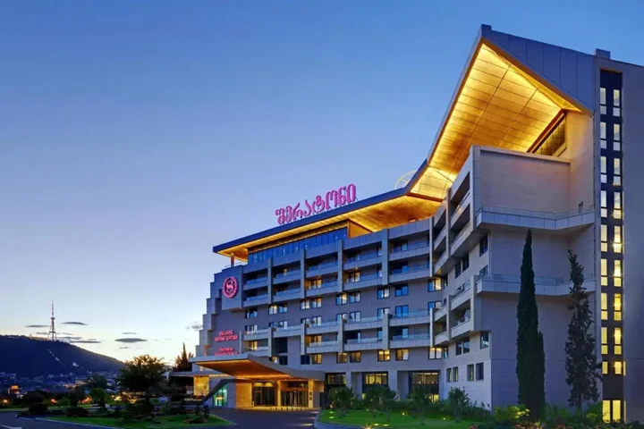 Тбилиси: Sheraton Grand Tbilisi Metechi Palace Hotel