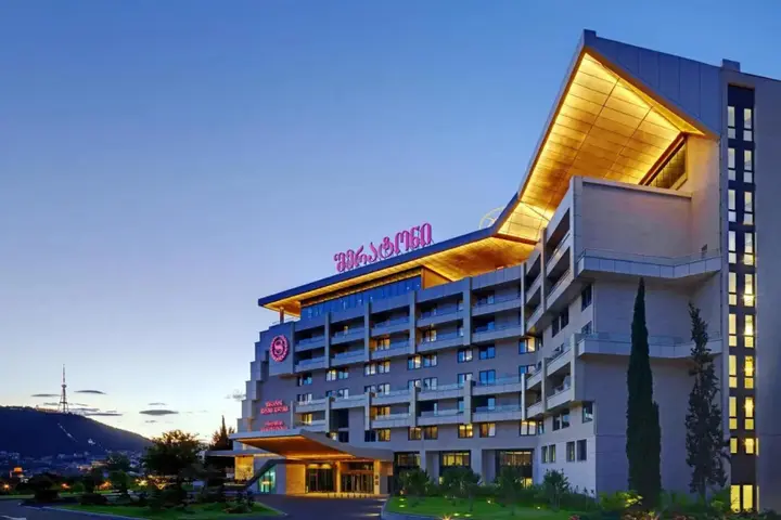 Тбилиси: Sheraton Grand Tbilisi Metechi Palace Hotel