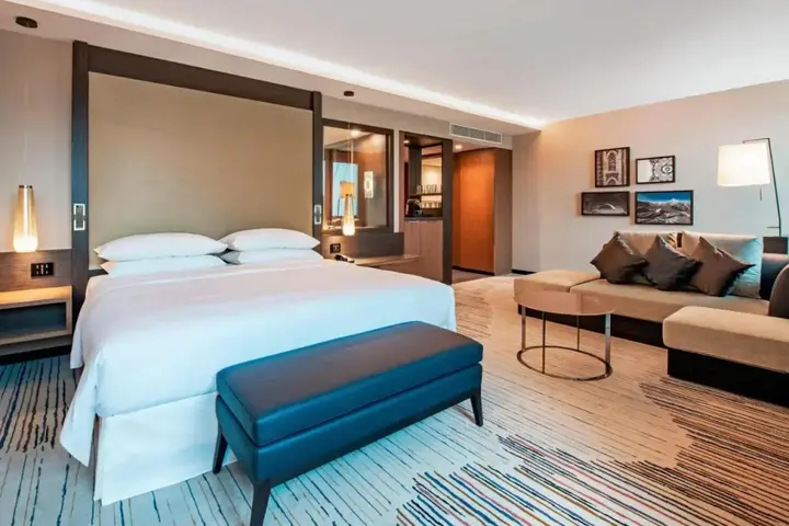 Тбилиси: Sheraton Grand Tbilisi Metechi Palace Hotel
