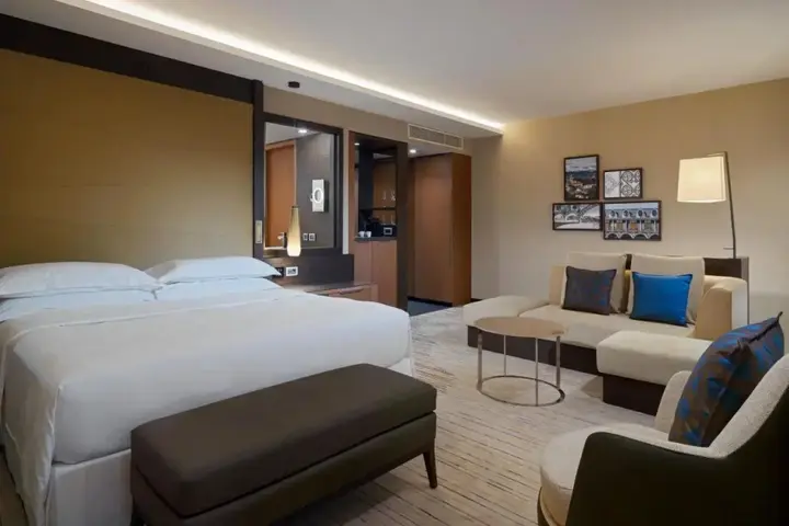 Тбилиси: Sheraton Grand Tbilisi Metechi Palace Hotel