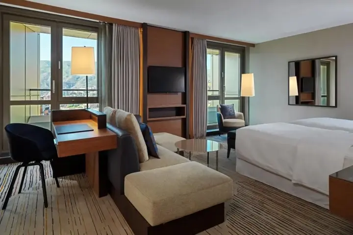 Тбилиси: Sheraton Grand Tbilisi Metechi Palace Hotel