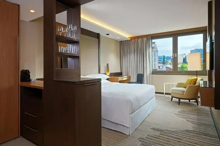 Тбилиси: Sheraton Grand Tbilisi Metechi Palace Hotel