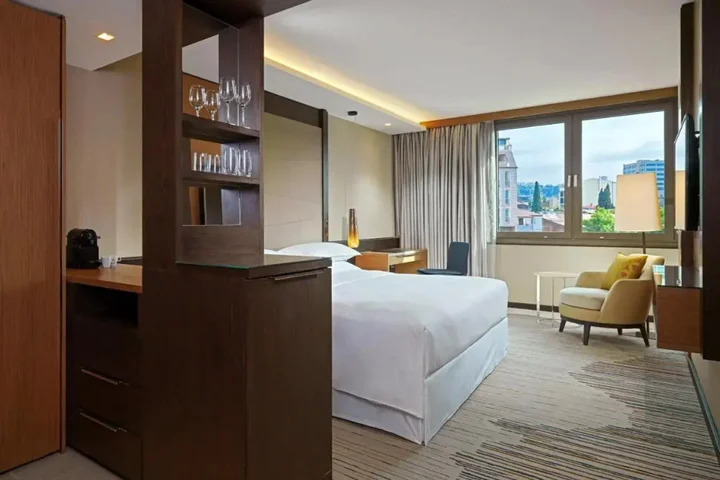 Тбилиси: Sheraton Grand Tbilisi Metechi Palace Hotel