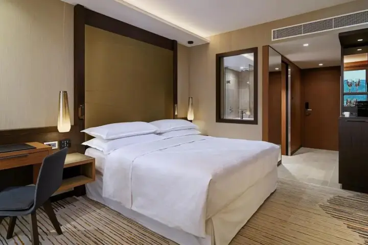Тбилиси: Sheraton Grand Tbilisi Metechi Palace Hotel