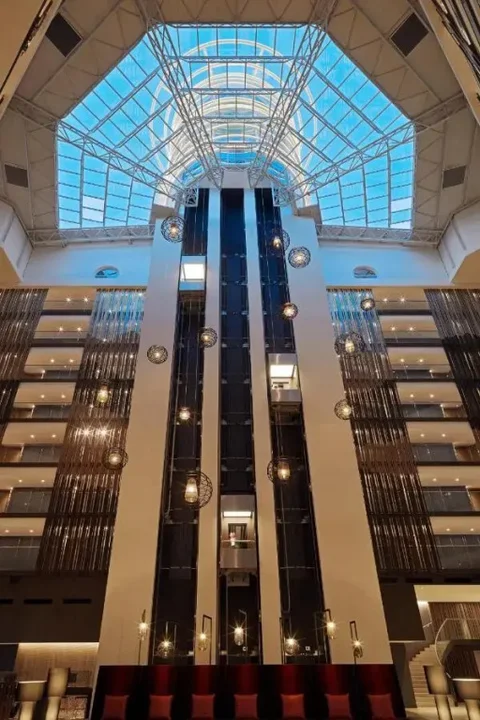 Тбилиси: Sheraton Grand Tbilisi Metechi Palace Hotel