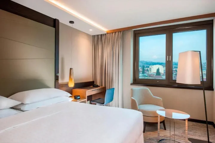 Тбилиси: Sheraton Grand Tbilisi Metechi Palace Hotel