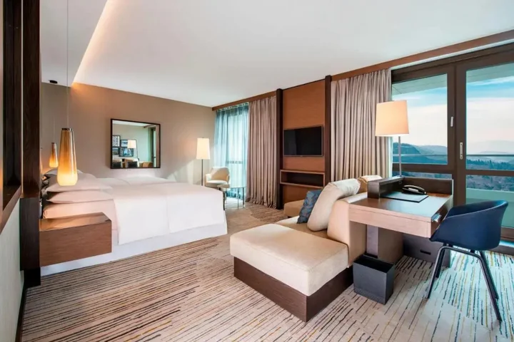 Тбилиси: Sheraton Grand Tbilisi Metechi Palace Hotel