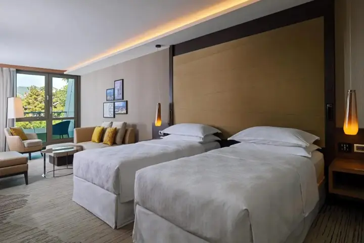 Тбилиси: Sheraton Grand Tbilisi Metechi Palace Hotel