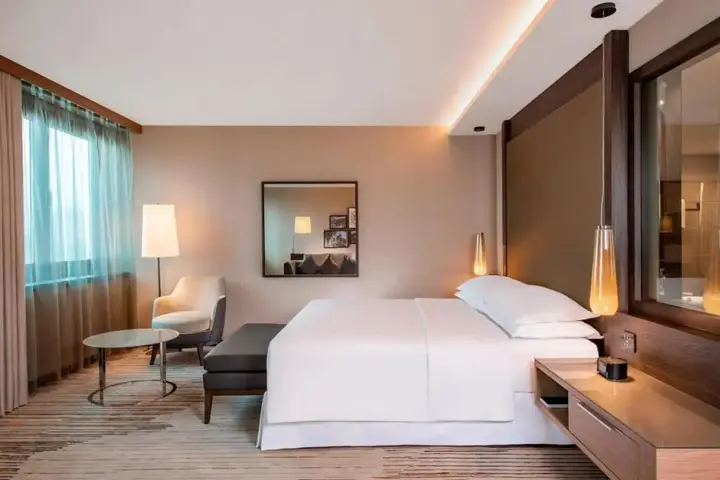 Тбилиси: Sheraton Grand Tbilisi Metechi Palace Hotel