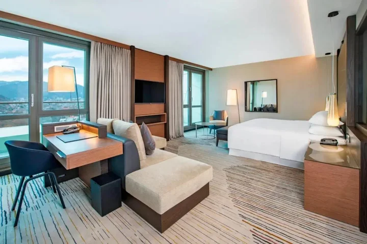 Тбилиси: Sheraton Grand Tbilisi Metechi Palace Hotel
