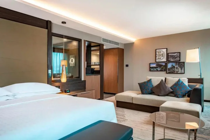 Тбилиси: Sheraton Grand Tbilisi Metechi Palace Hotel