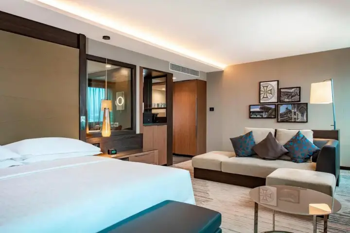 Тбилиси: Sheraton Grand Tbilisi Metechi Palace Hotel