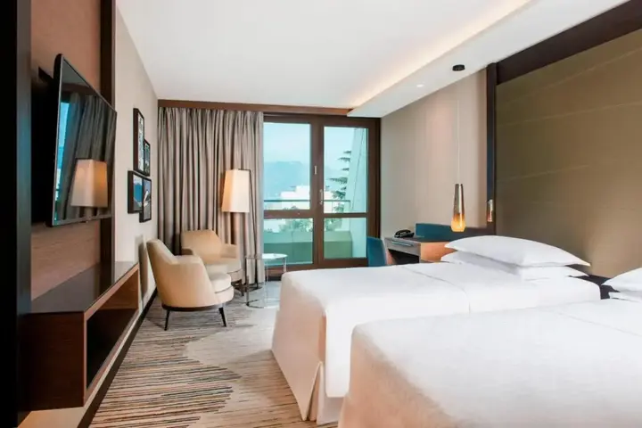 Тбилиси: Sheraton Grand Tbilisi Metechi Palace Hotel