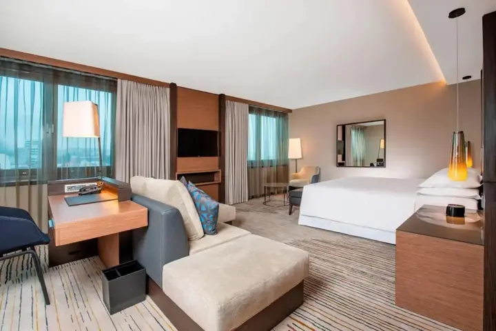Тбилиси: Sheraton Grand Tbilisi Metechi Palace Hotel
