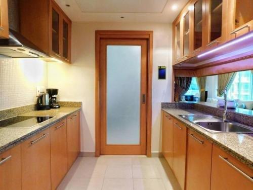 Дубай: Luton Vacation Homes -Sea View Marina Promenade