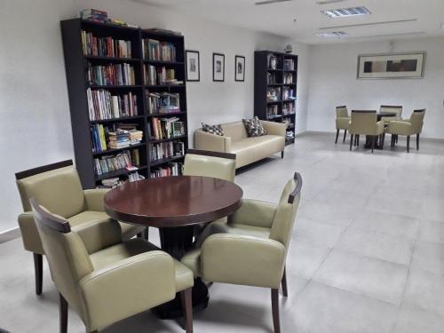 Дубай: Luton Vacation Homes -Sea View Marina Promenade