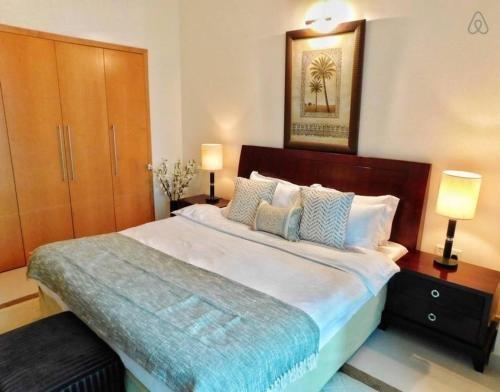 Дубай: Luton Vacation Homes -Sea View Marina Promenade