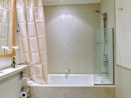 Дубай: Luton Vacation Homes -Sea View Marina Promenade