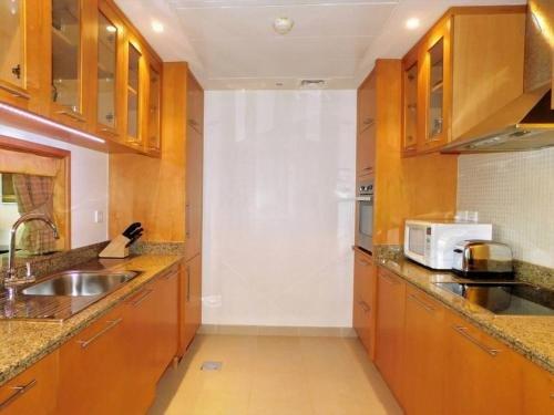 Дубай: Luton Vacation Homes -Sea View Marina Promenade