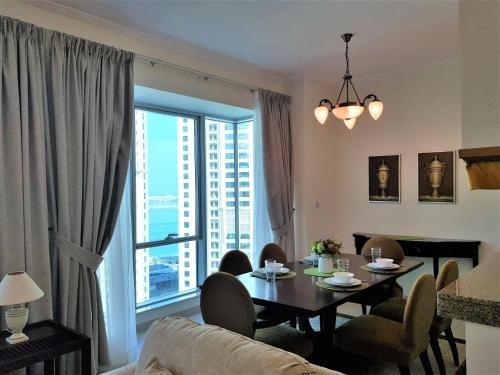Дубай: Luton Vacation Homes -Sea View Marina Promenade