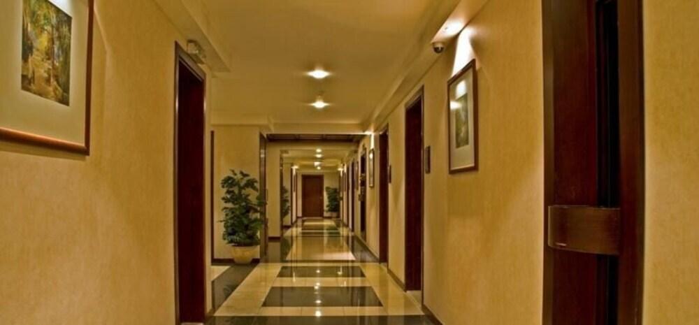 Шарджа: Al Gaddah Hotel Suites