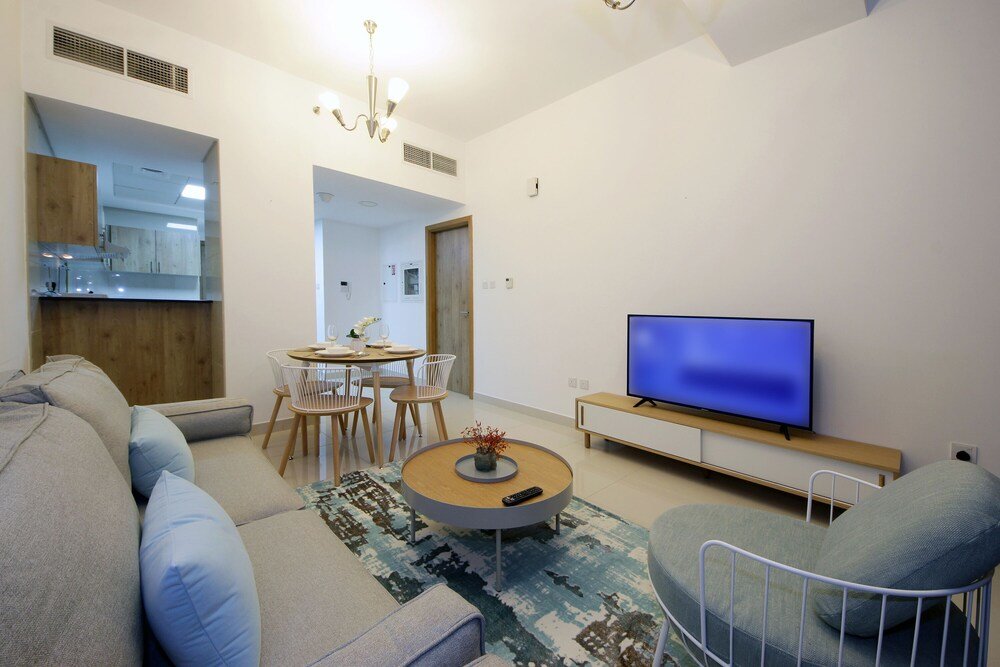 Дубай: 1 Bedroom Apartment in Continental Tower