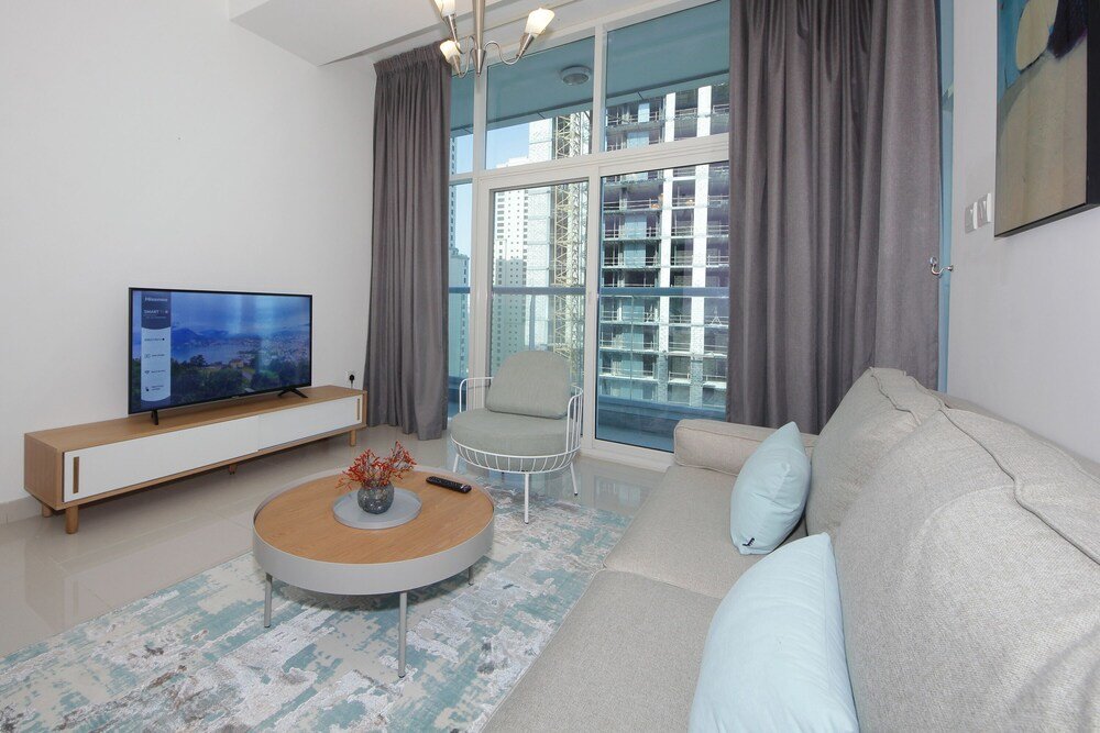 Дубай: 1 Bedroom Apartment in Continental Tower