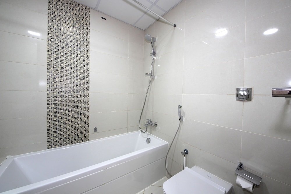 Дубай: 1 Bedroom Apartment in Continental Tower