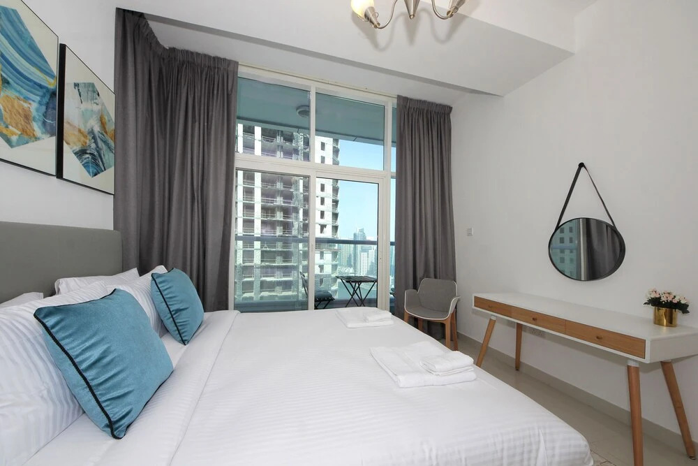 Дубай: 1 Bedroom Apartment in Continental Tower