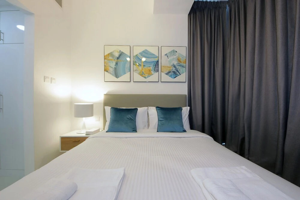Дубай: 1 Bedroom Apartment in Continental Tower