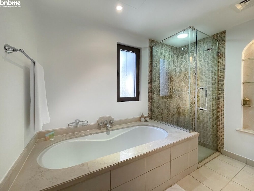 Дубай: Lux 2B in Oldtown in of DT by Bnbme Homes