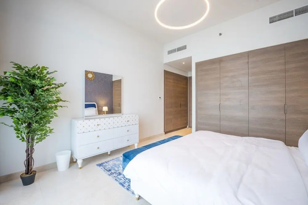 Дубай: Dramatic Sea View 1 BHK ANWABYFour Apple