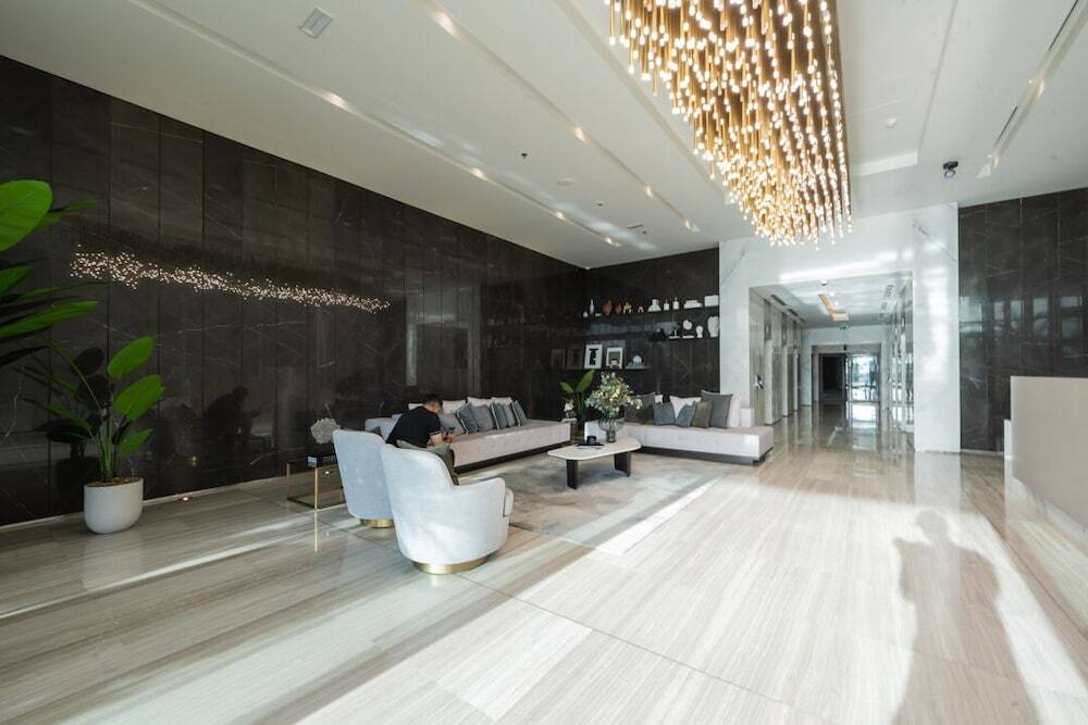 Дубай: Dramatic Sea View 1 BHK ANWABYFour Apple