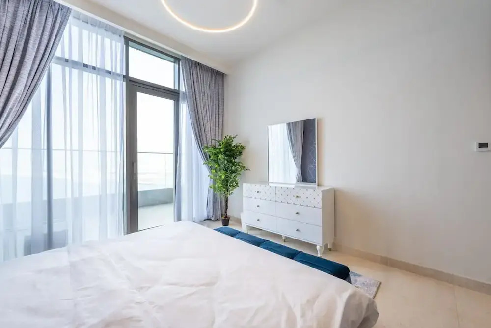 Дубай: Dramatic Sea View 1 BHK ANWABYFour Apple