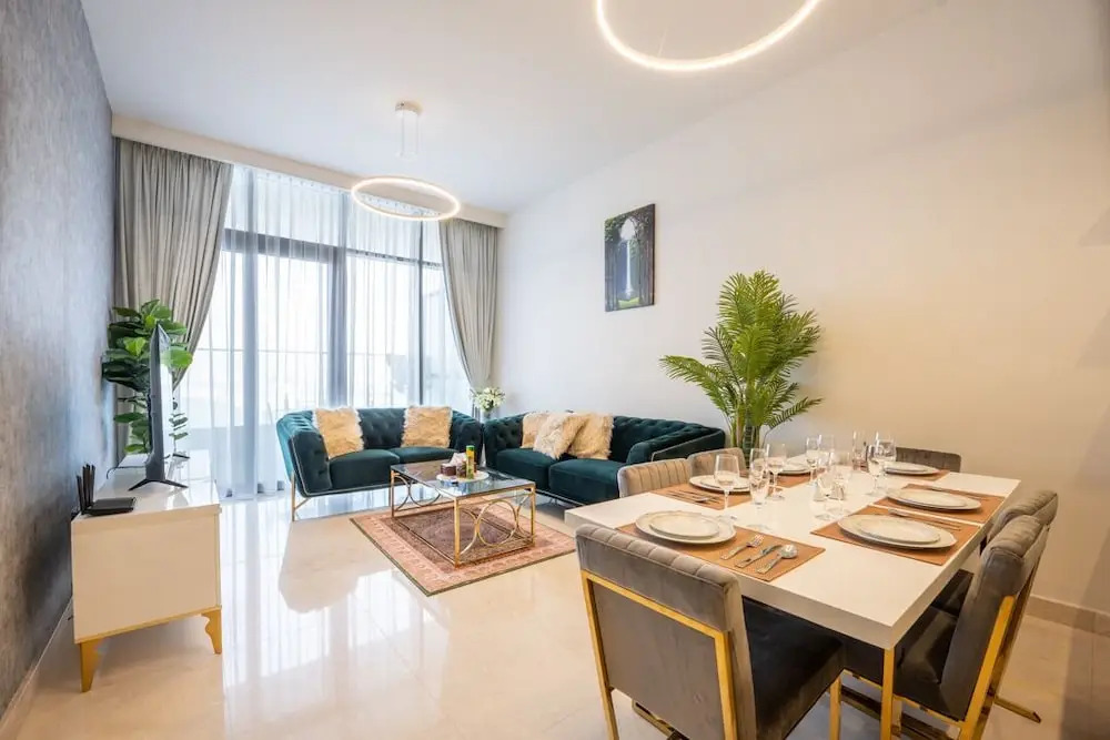 Дубай: Dramatic Sea View 1 BHK ANWABYFour Apple