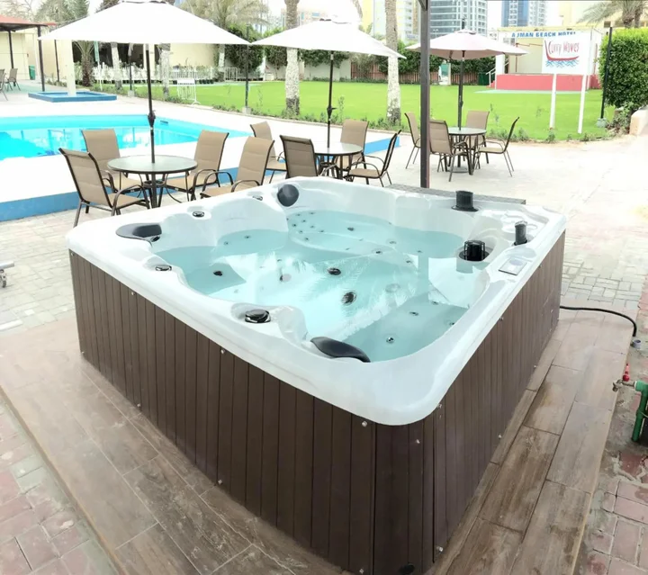 Аджман: Ajman Beach Hotel
