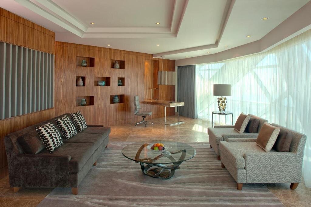 Абу-Даби: Andaz Capital Gate Abu Dhabi, By Hyatt