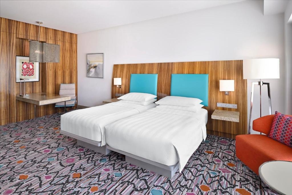 Абу-Даби: Andaz Capital Gate Abu Dhabi, By Hyatt