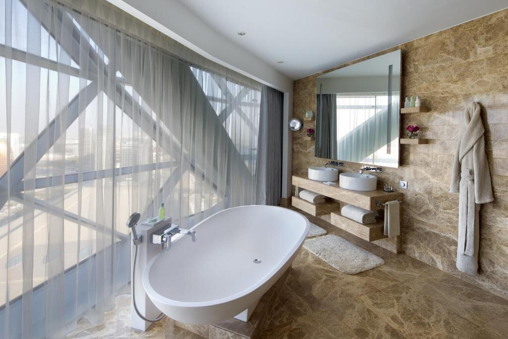 Абу-Даби: Andaz Capital Gate Abu Dhabi, By Hyatt