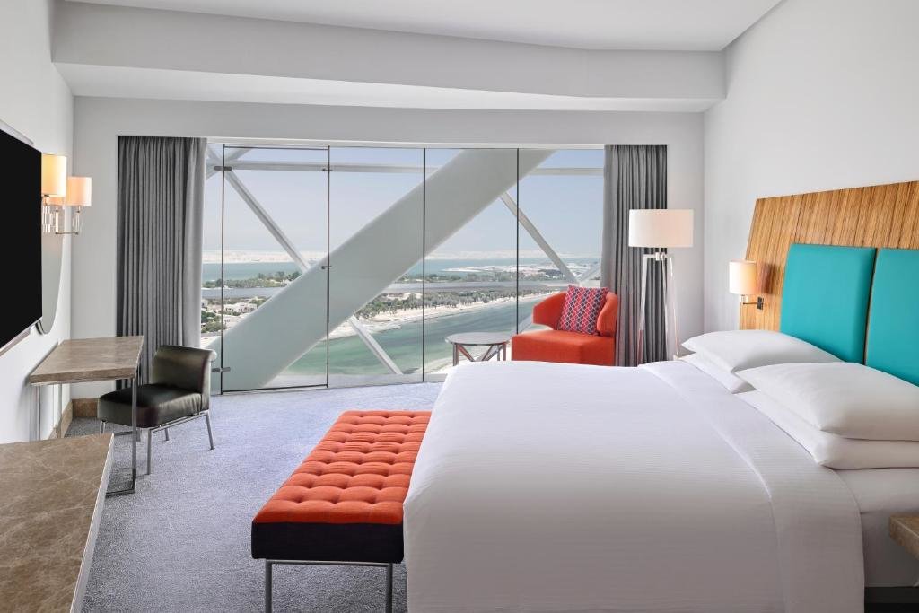 Абу-Даби: Andaz Capital Gate Abu Dhabi, By Hyatt