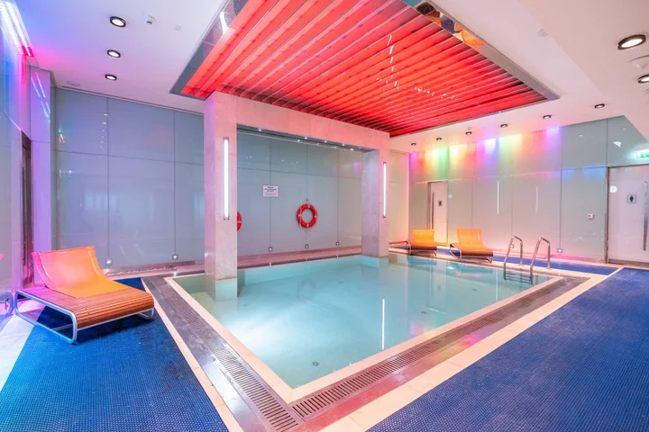 Дубай: Dubai International Hotel