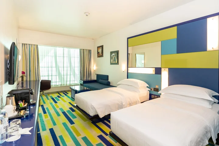 Дубай: Dubai International Hotel