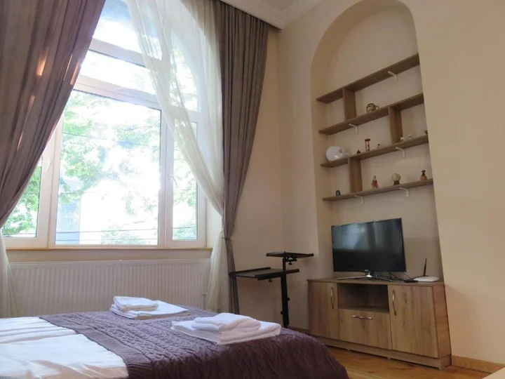 Тбилиси: apartament opposite stamba hotel