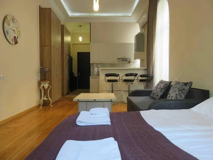 Тбилиси: studio across the Stamba Hotel and cafe