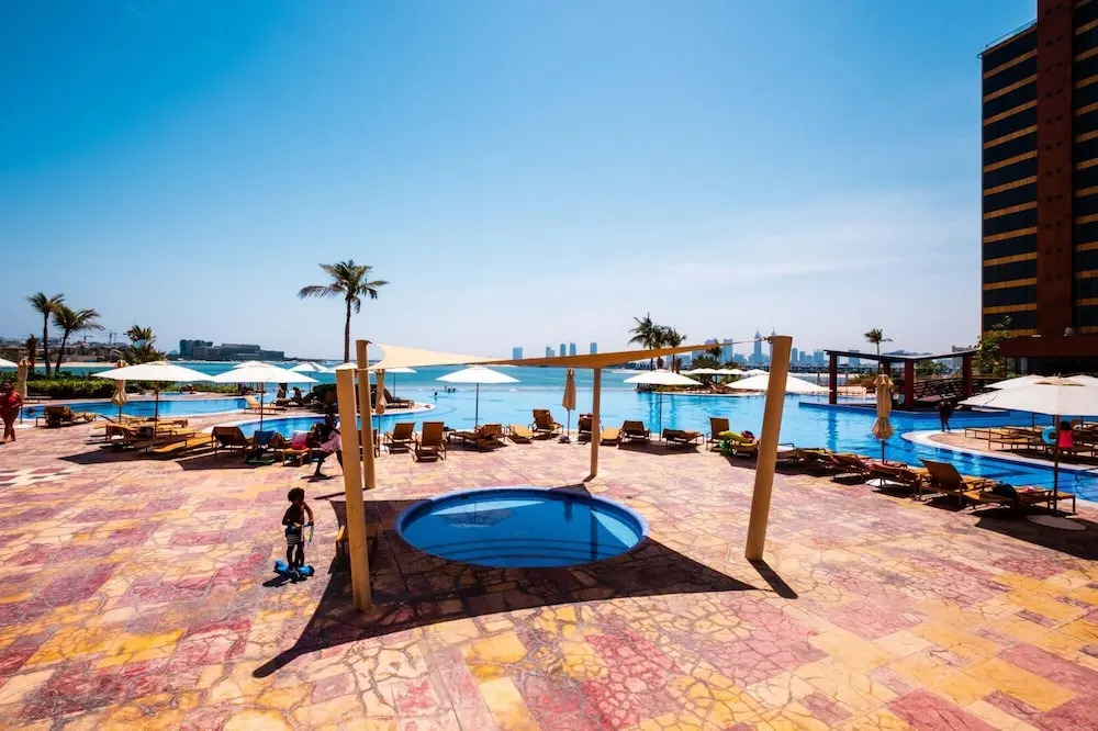 Дубай: Bright Beachfront Apt w Wow Factor on The Palm