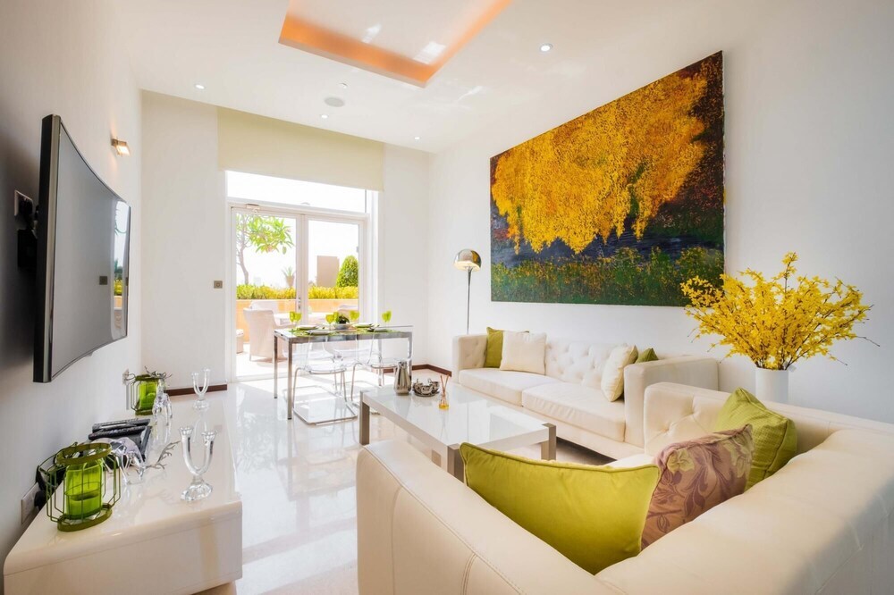 Дубай: Bright Beachfront Apt w Wow Factor on The Palm