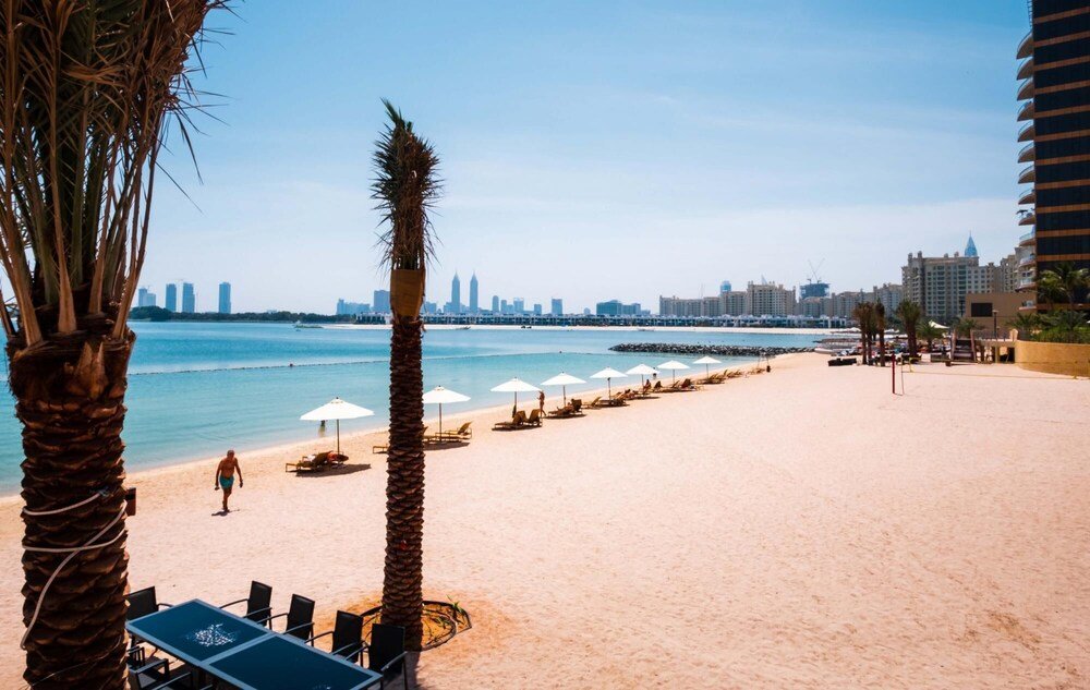 Дубай: Bright Beachfront Apt w Wow Factor on The Palm