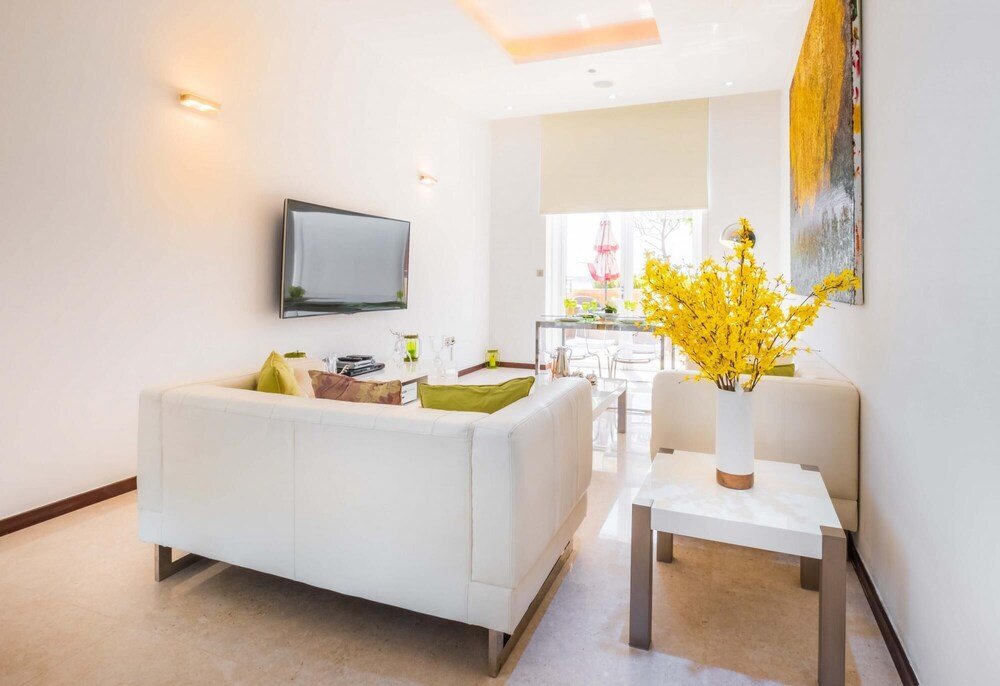 Дубай: Bright Beachfront Apt w Wow Factor on The Palm