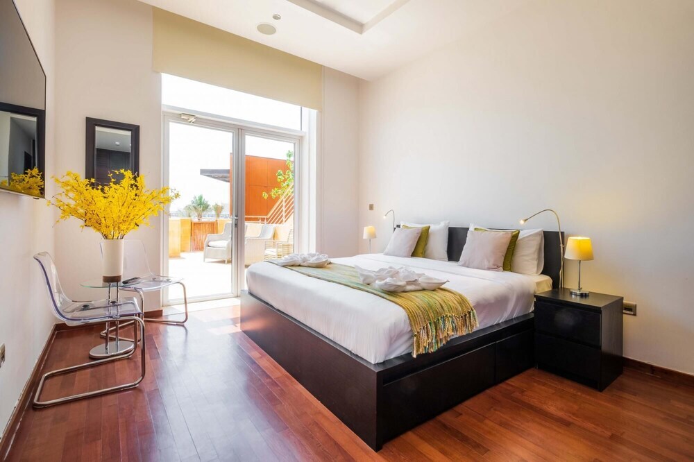 Дубай: Bright Beachfront Apt w Wow Factor on The Palm