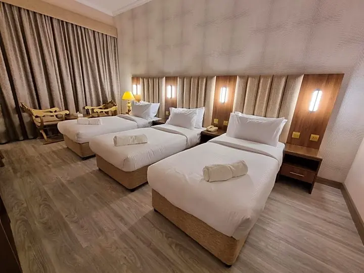Дубай: Vista Square Hotel